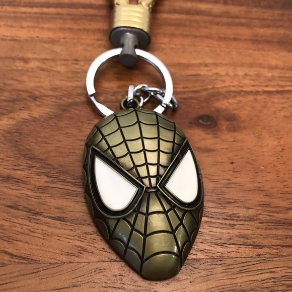NEW 2013 MARVEL GOLD SPIDER MAN KEYCHAIN - Picture 3 of 4